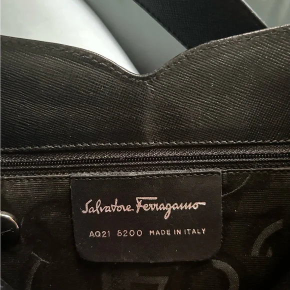 Salvatore Ferragamo bag. - Picture 3 of 6